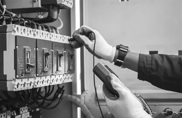 electrician troubleshooting electrical problem